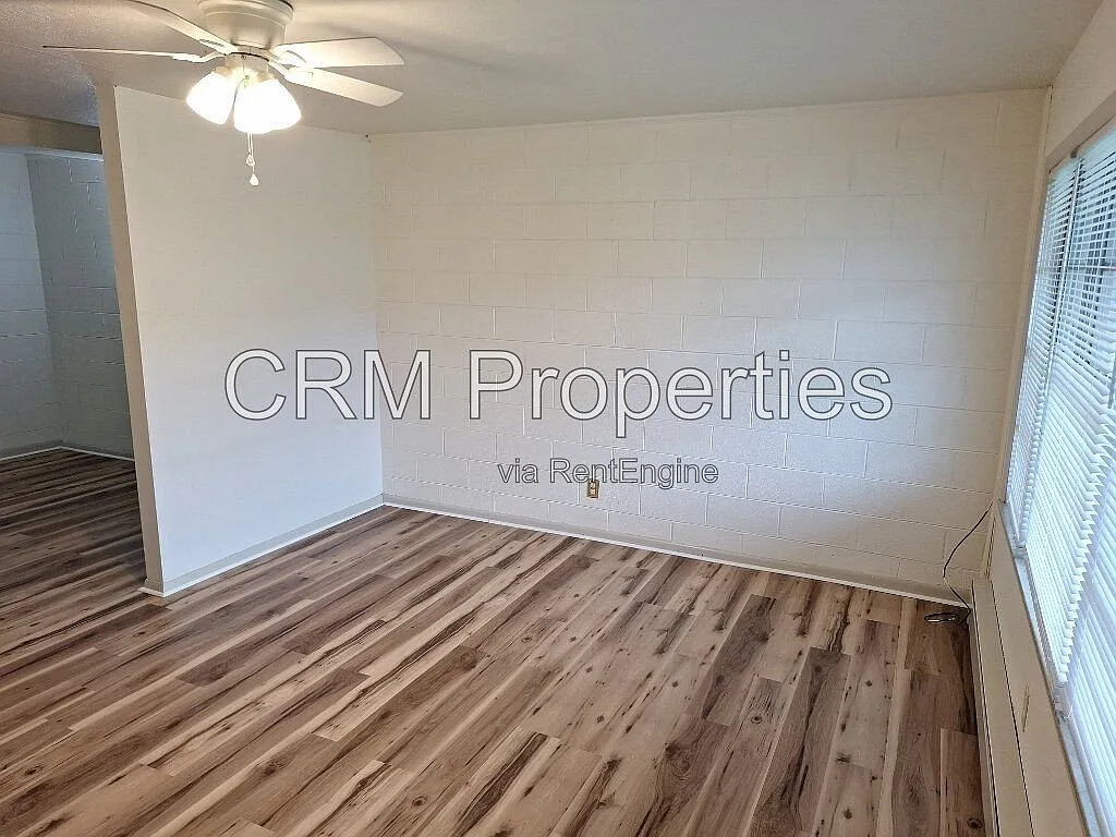 Studio, 1.0 bath, 500 sqft, $700 — Photo 3