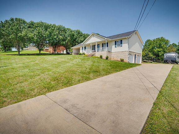 3rd image of 870 Topeka Dr