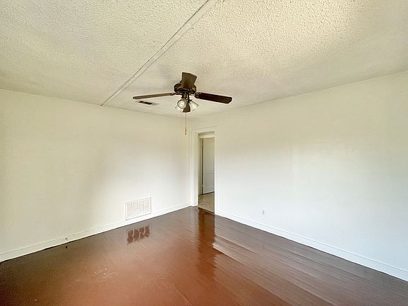 3rd image of 508 W Lincoln Ave
