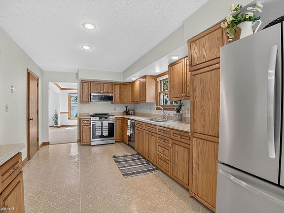 4th image of 517 Jessica Ln