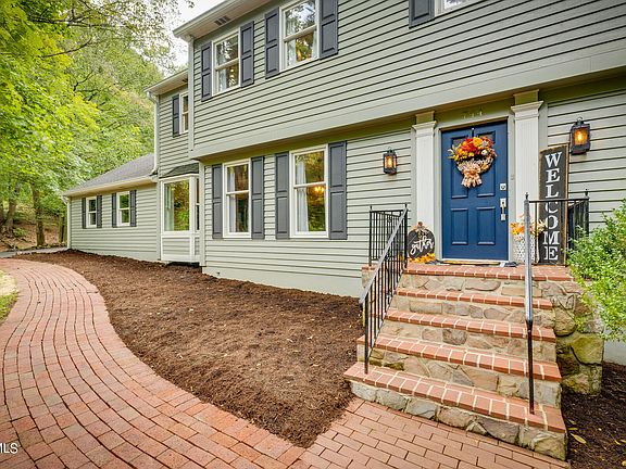 4th image of 744 Woodgreen Ln