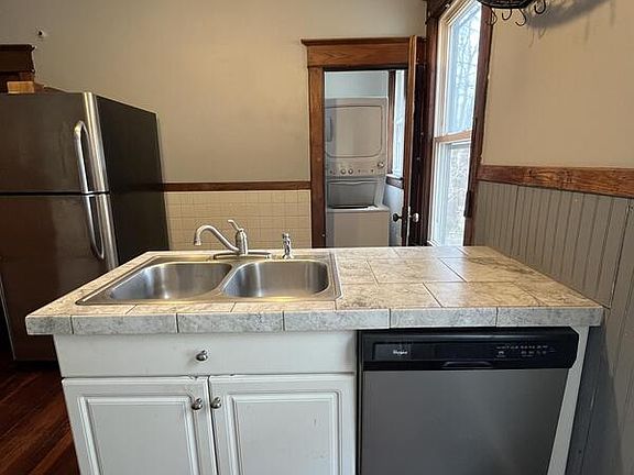 4th image of 20 Besch Ave #2