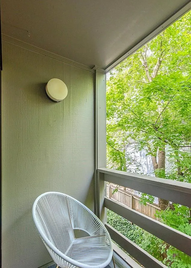 2 bed, 986 sqft, $3,200 — Photo 3