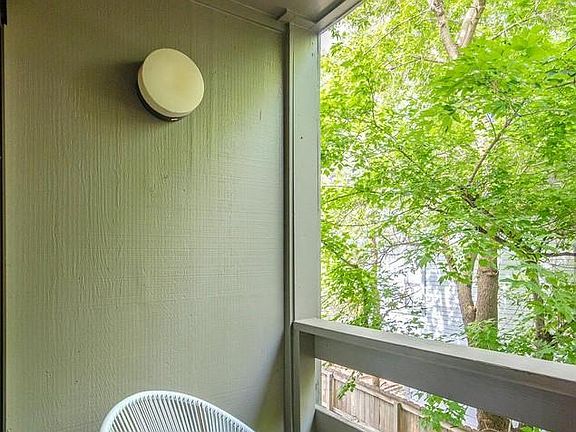 3rd image of 208 Pearl St APT K