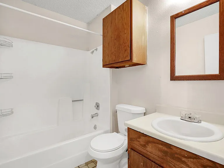 7204 Hardesty — Photo 4