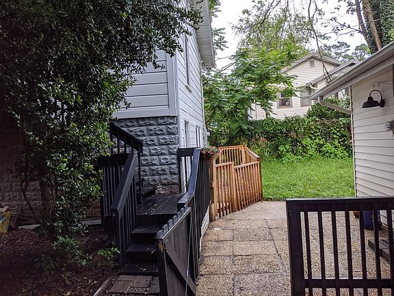 5th image of 17 1/2 Oaklawn Ave
