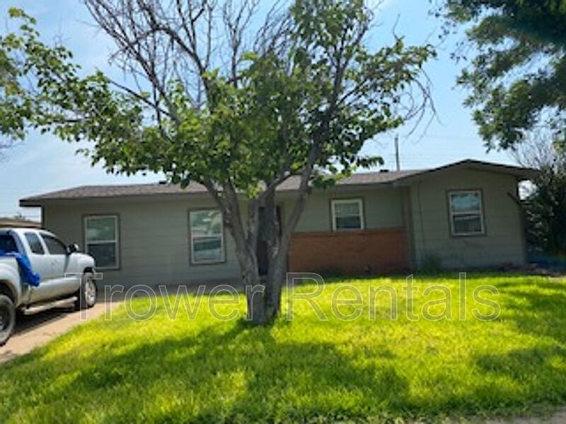 1st image of 1204 Crescent Dr