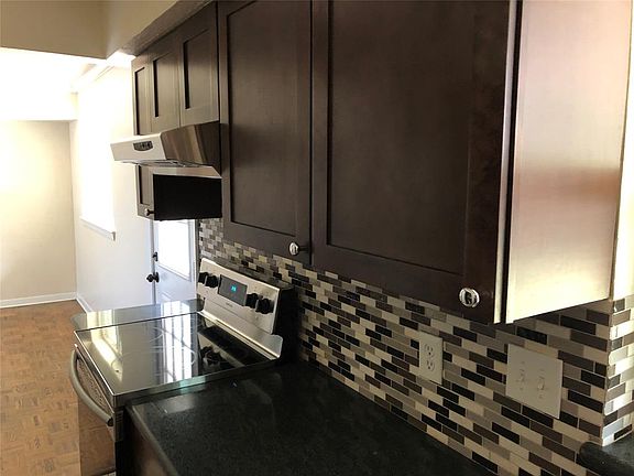 5th image of 1004 W Northgate Dr