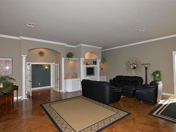 4th image of 1233 W Embassy Dr