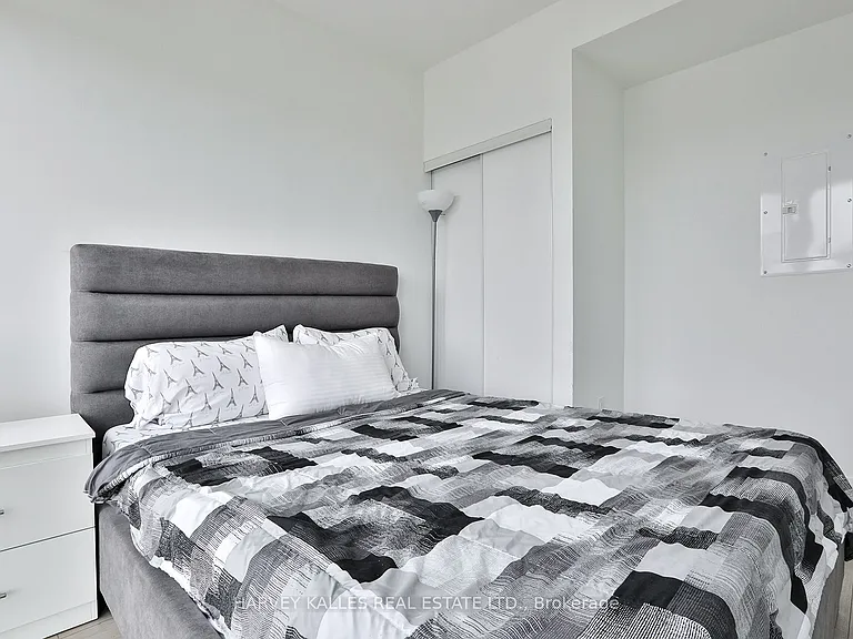 215 Lakeshore Rd W #206 — Photo 17