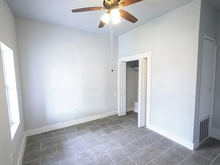 1139 Morales St — Photo 9