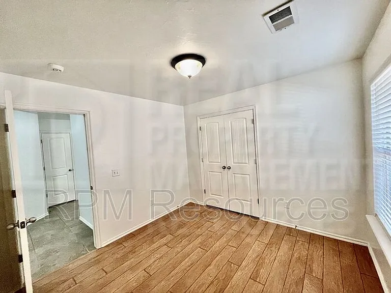 10913 SW 30th St — Photo 30