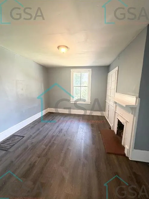 4 bed, $1,200 — Photo 2