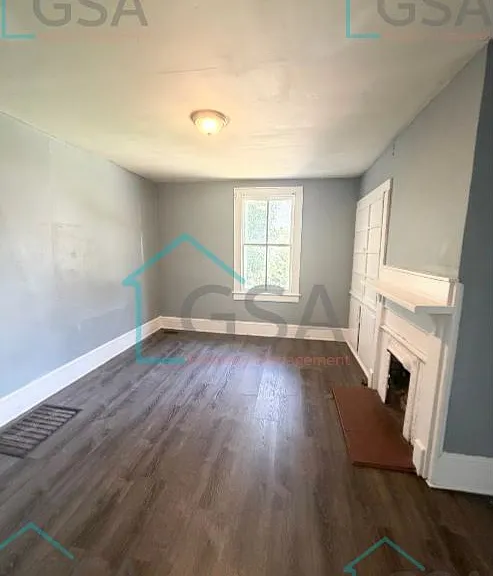 109 Watts Ave — Photo 2