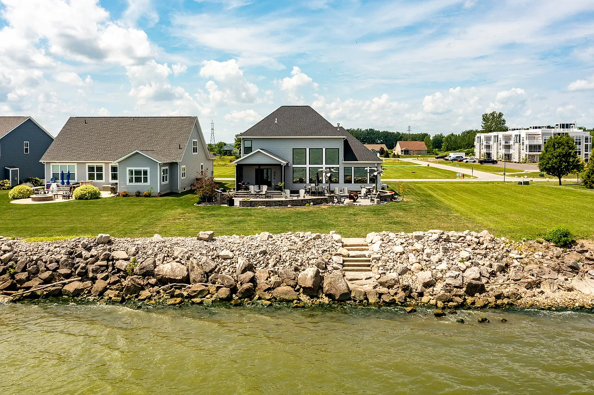 Building Photo - 2717 S Waterside Ct