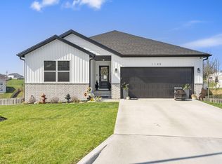1148 E Manitou Ct, Nixa, MO 65714