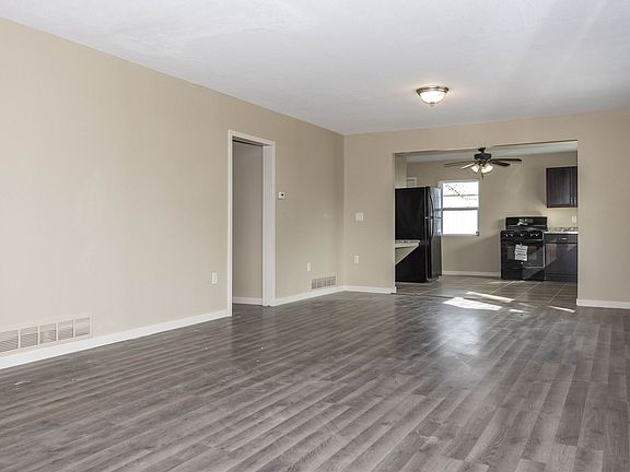 3rd image of 400 W 7th St