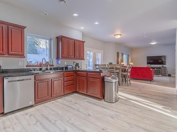 5th image of 790 Lakloey Dr
