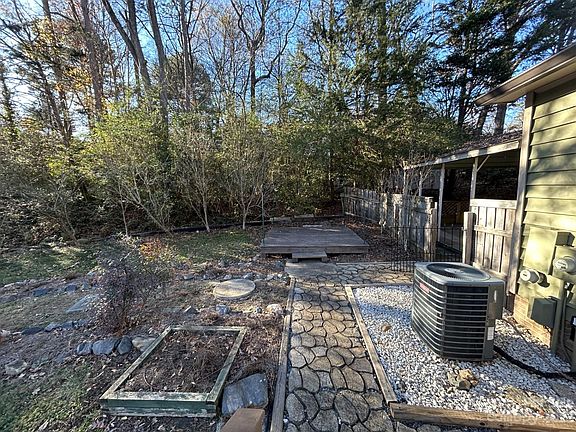 5th image of 214 Colonial Dr