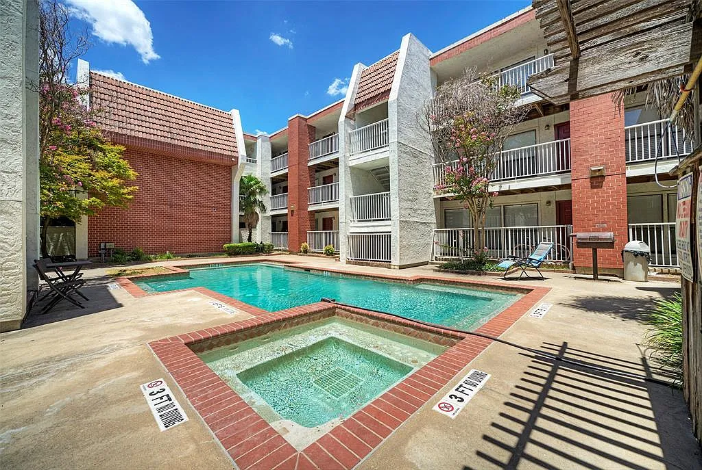 3115 Helms St Apt 210 — Photo 2