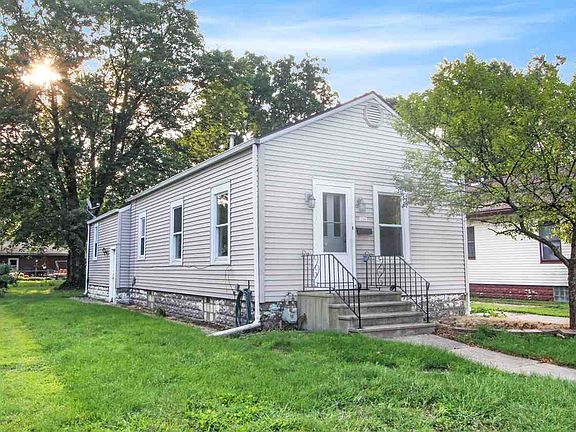 2nd image of 216 Manor Ave