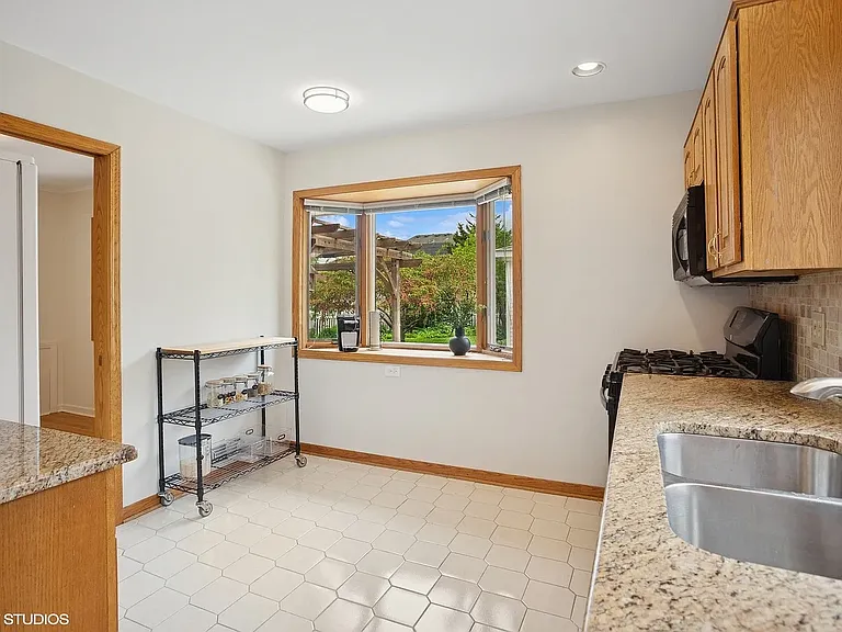43 N Mount Prospect Rd — Photo 8