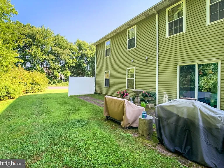 1691B Bluebird Dr #B — Photo 15