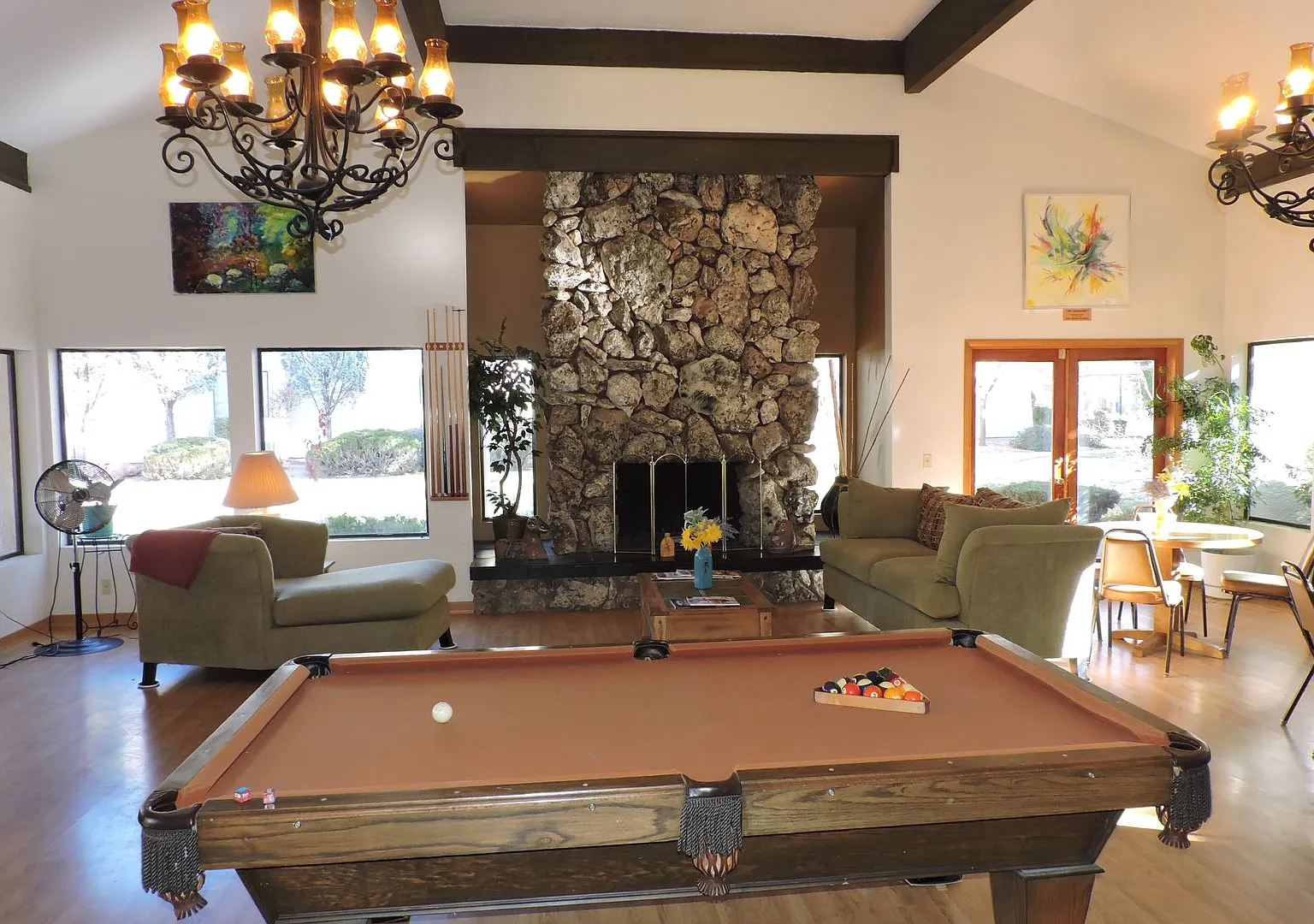 3 bedroom ground floor condo with amenities in Village of Oak Creek — Photo 4