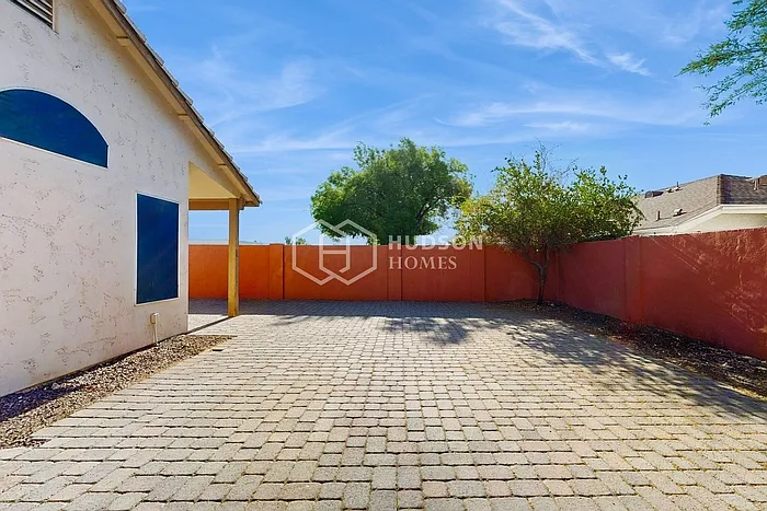 3259 E Kerry Ln — Photo 23