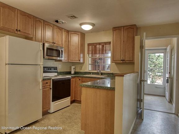 2nd image of 237 Columbine Ave #D