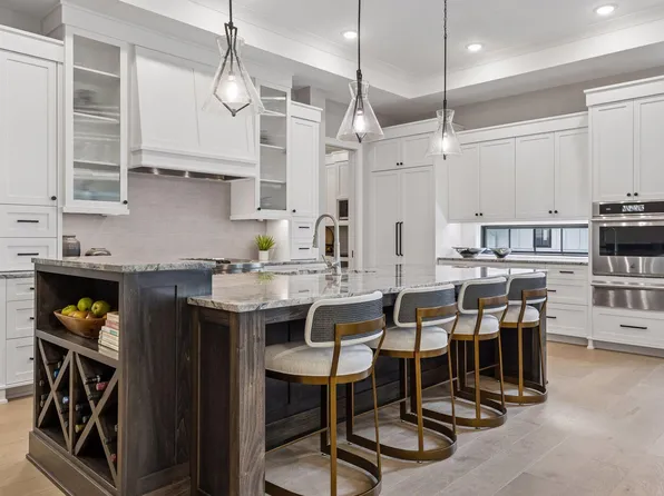 109 Minnetonka Ave S, Wayzata, MN 55391