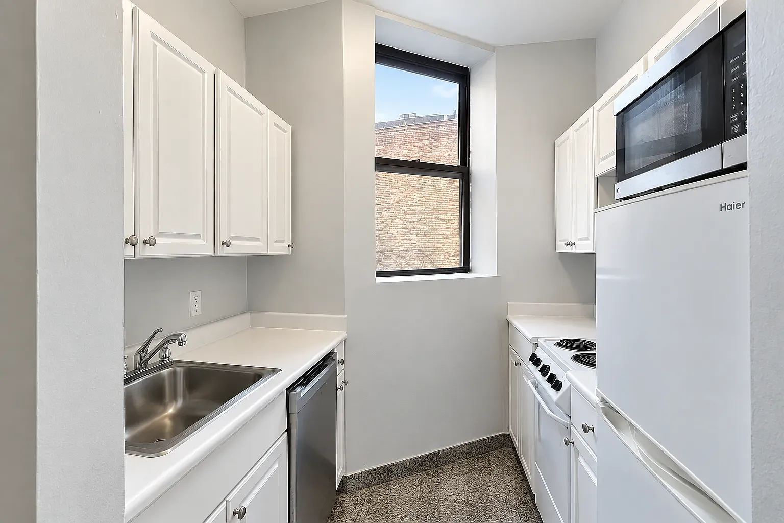 577 2nd Avenue — Photo 3