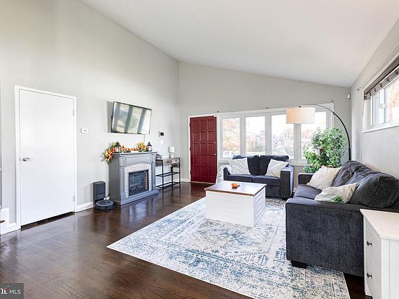 4th image of 913 Marksworth Rd