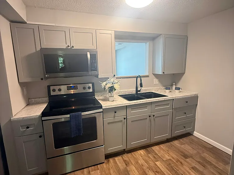 1225 Buckley Ave — Photo 1