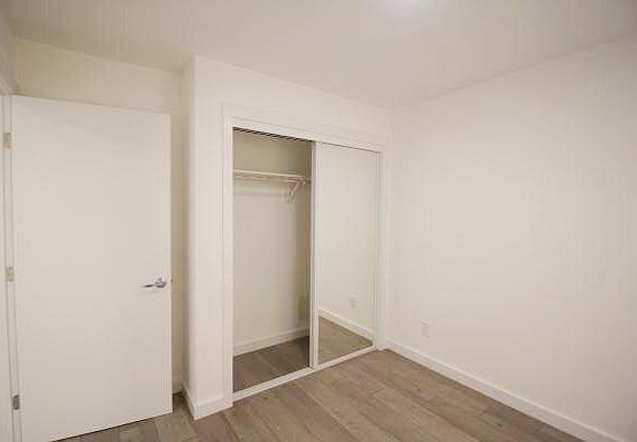 4th image of 1085 S Van Ness Ave #108