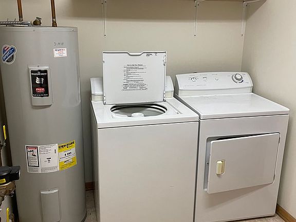 2nd image of 4562 Arrowhead Dr #4