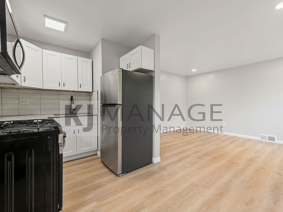 2nd image of 2421 Ackley Ave