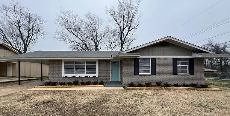 856 Hackberry Ln — Photo 1