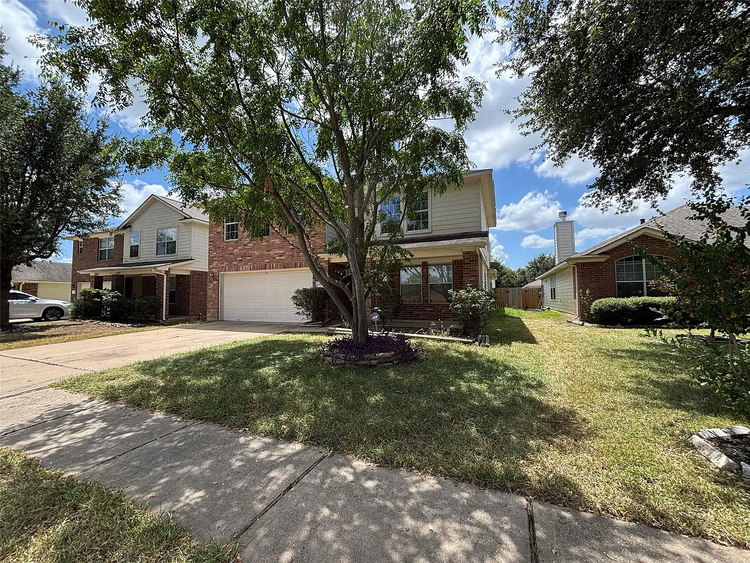 4 bed, 3.5 bath, 2744 sqft, $2,370 — Photo 2