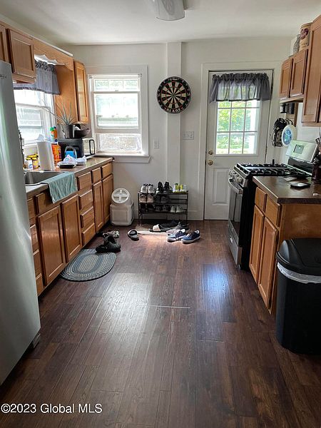 4th image of 22 Saratoga Avenue