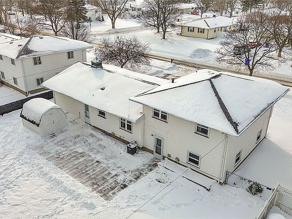 4th image of 18 Capri Dr