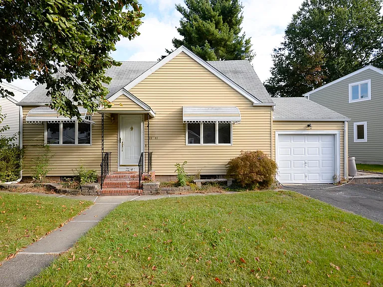 38-49 Vanore Dr — Photo 2