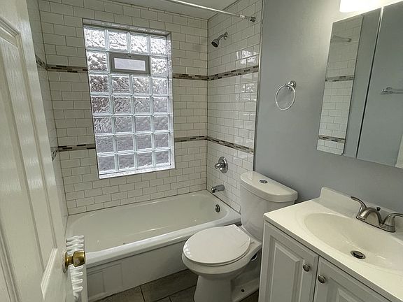 5th image of 832 Elmwood Ave APT 6