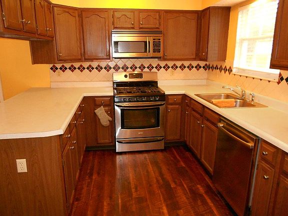 2nd image of 7670 Baywood Dr