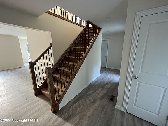 5th image of 5188 Holiday Dr