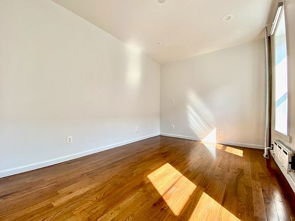 2nd image of 920 Columbus Ave #4