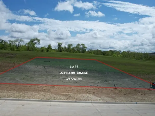2214 Kestrel Dr SE, Cedar Rapids, IA 52403