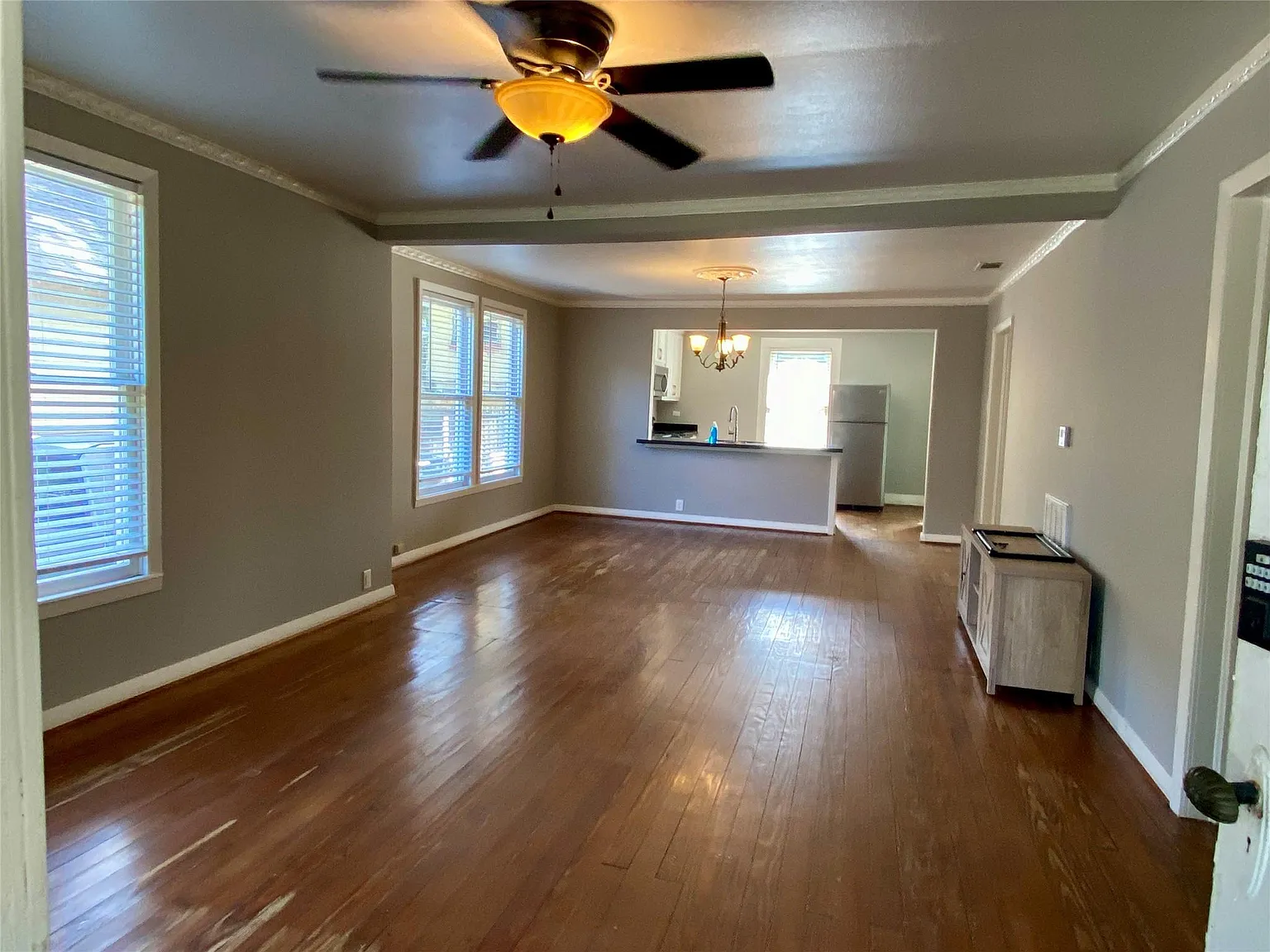 2 bed, 1.0 bath, 930 sqft, $2,150 — Photo 2