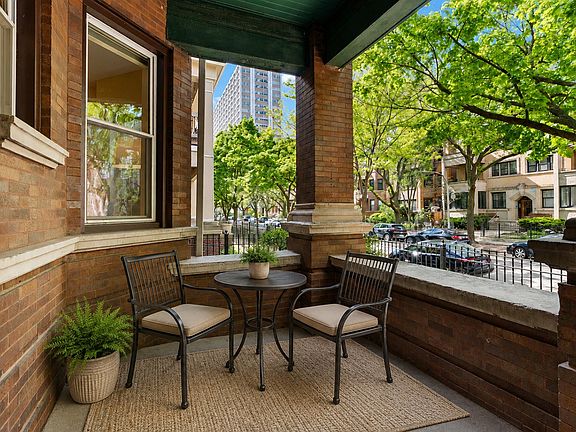 3rd image of 839 W Lakeside Pl #1W