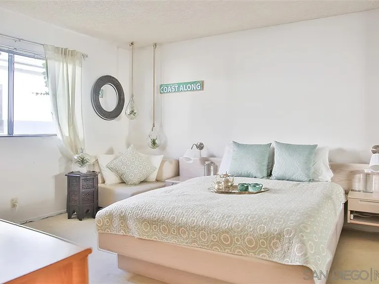 1453 Essex St #5 — Photo 9